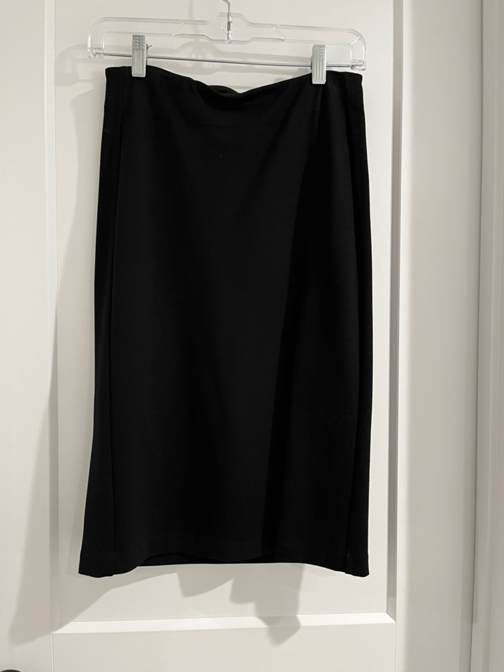 Tahari Black Midi Skirt - Sleek Tailored Silhouette